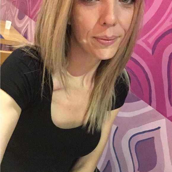 Meet your Posher, Jess - Picture 3 of 3